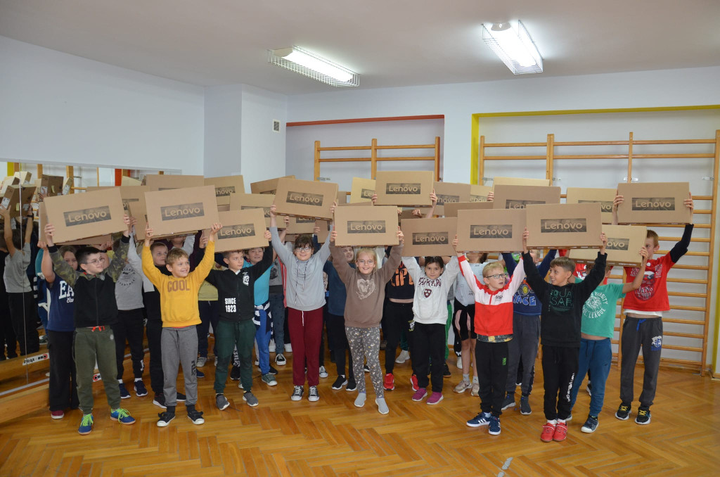 Rozdanie laptopów uczniom ZS w Ulanie-Majoracie