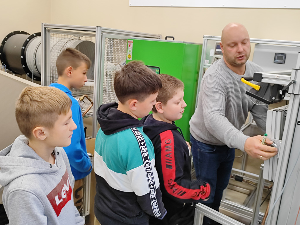 Sukces uczniów z Domaszewnicy na turnieju maszyn