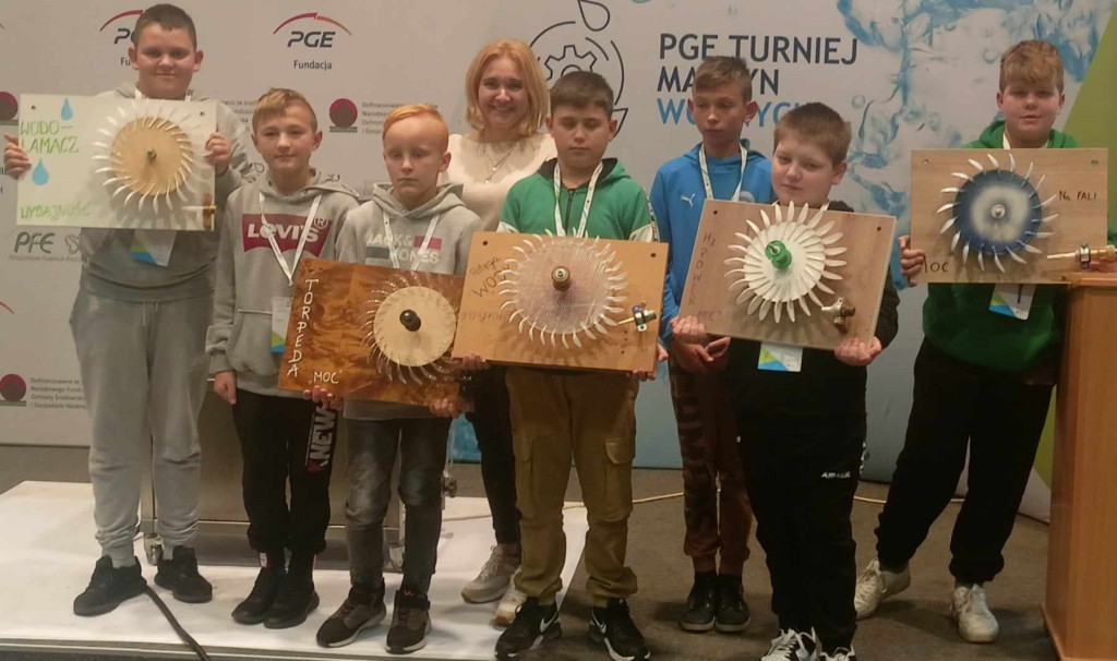 Sukces uczniów z Domaszewnicy na turnieju maszyn