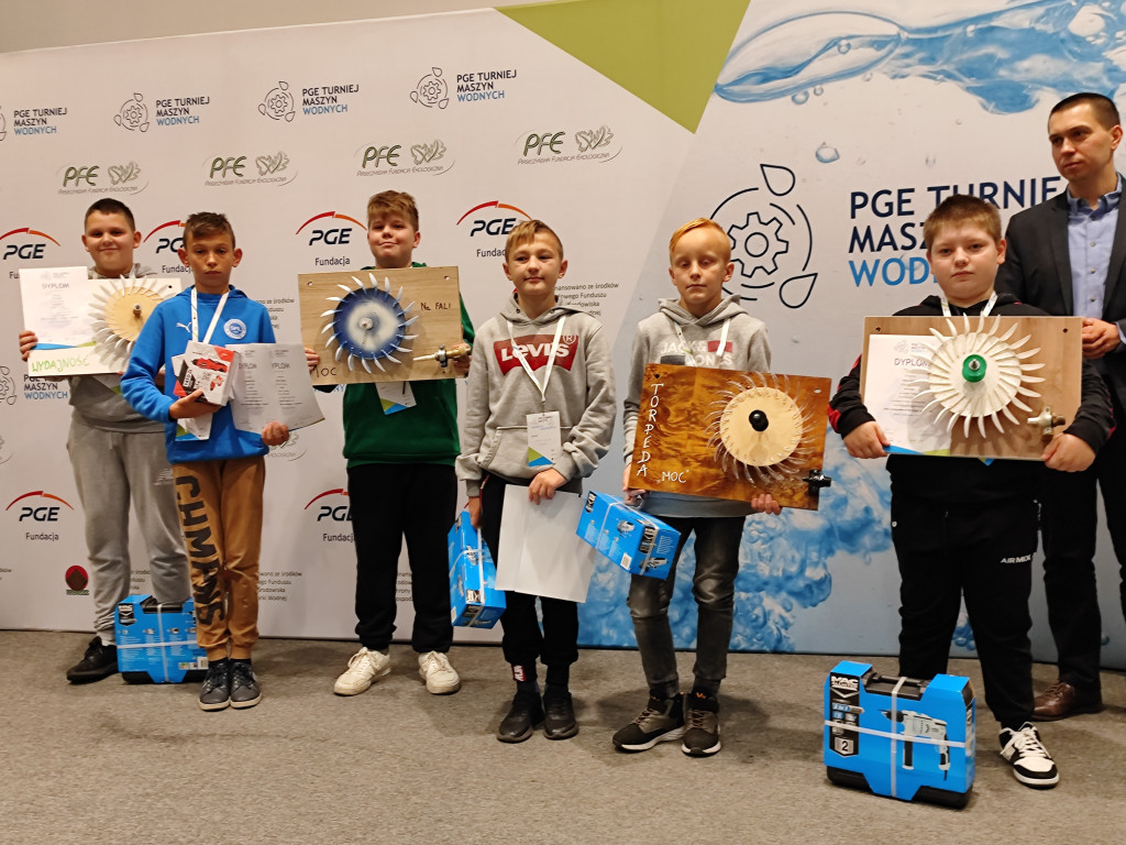 Sukces uczniów z Domaszewnicy na turnieju maszyn