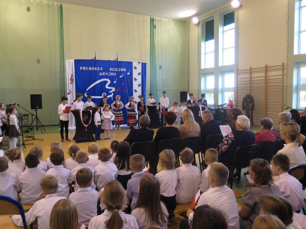 Obchody Święta Niepodległości w SP w Domaszewnicy