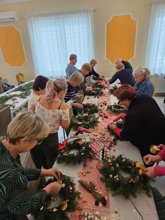 Wieńce adwentowe na warsztatach w Ulanie-Majoracie