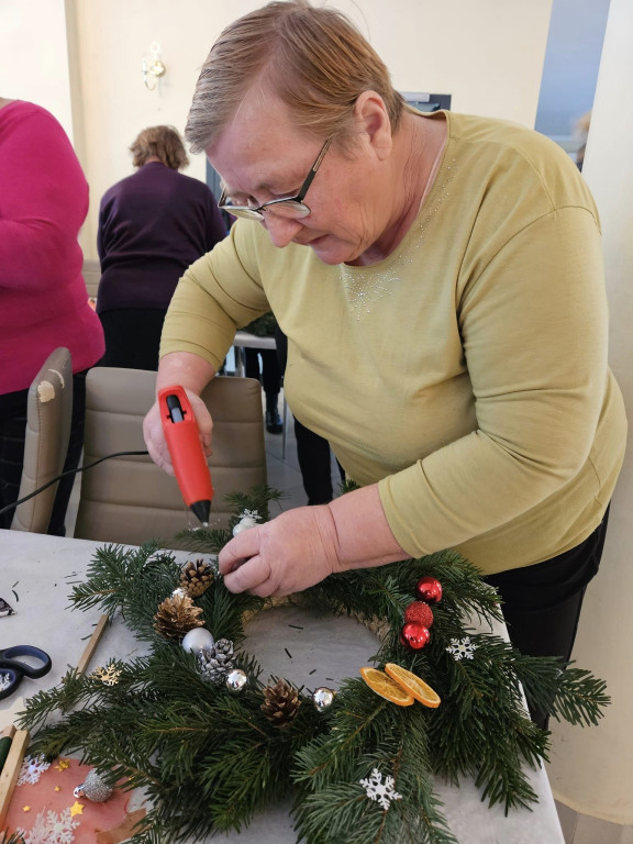 Wieńce adwentowe na warsztatach w Ulanie-Majoracie