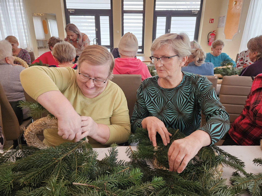 Wieńce adwentowe na warsztatach w Ulanie-Majoracie