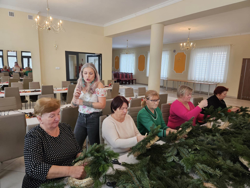 Wieńce adwentowe na warsztatach w Ulanie-Majoracie