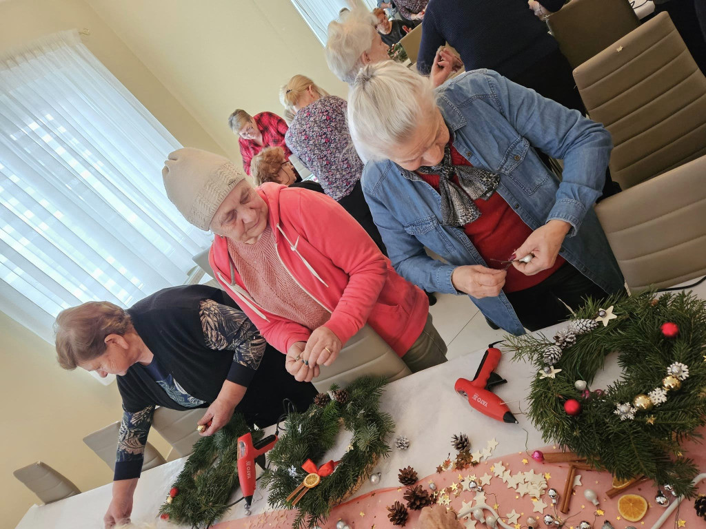 Wieńce adwentowe na warsztatach w Ulanie-Majoracie