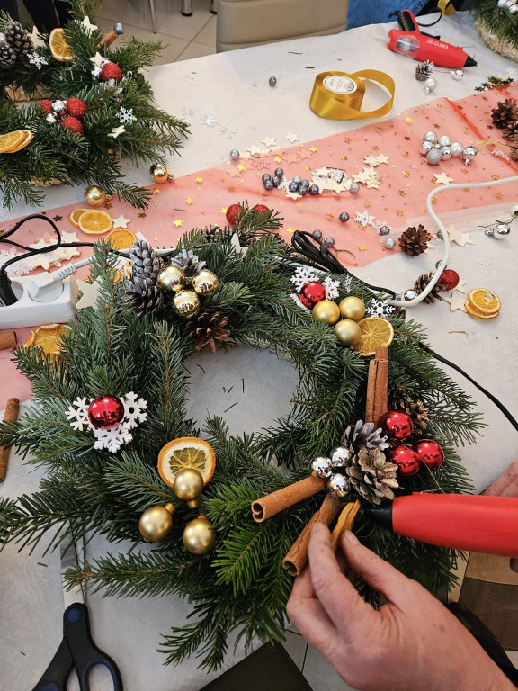 Wieńce adwentowe na warsztatach w Ulanie-Majoracie