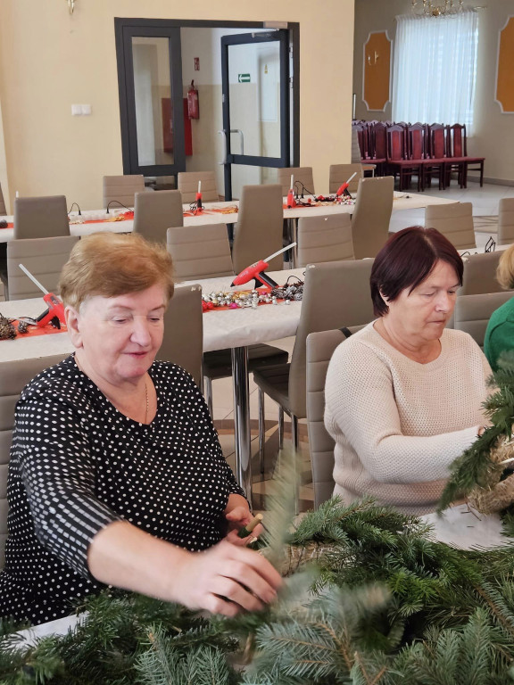 Wieńce adwentowe na warsztatach w Ulanie-Majoracie