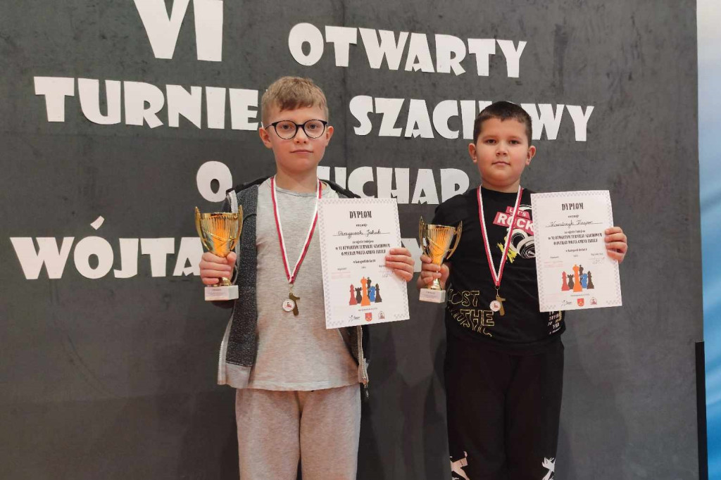 Młodzi radzyńscy szachiści na turnieju w Firleju