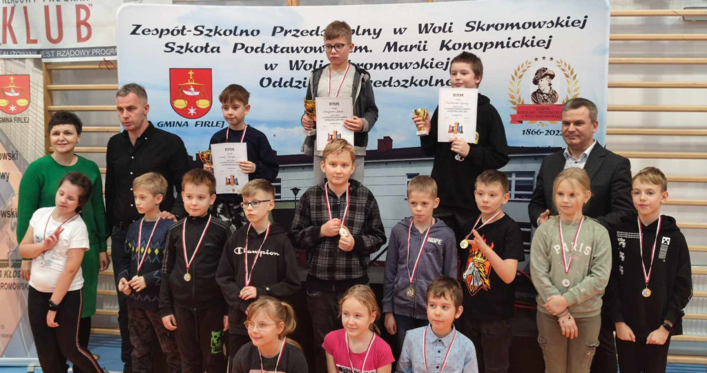 Młodzi radzyńscy szachiści na turnieju w Firleju