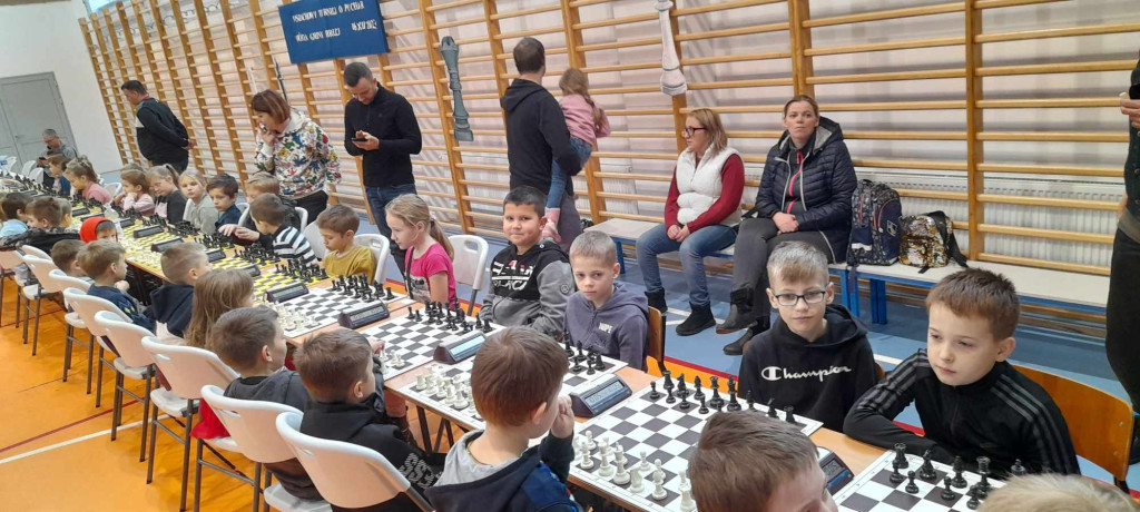 Młodzi radzyńscy szachiści na turnieju w Firleju