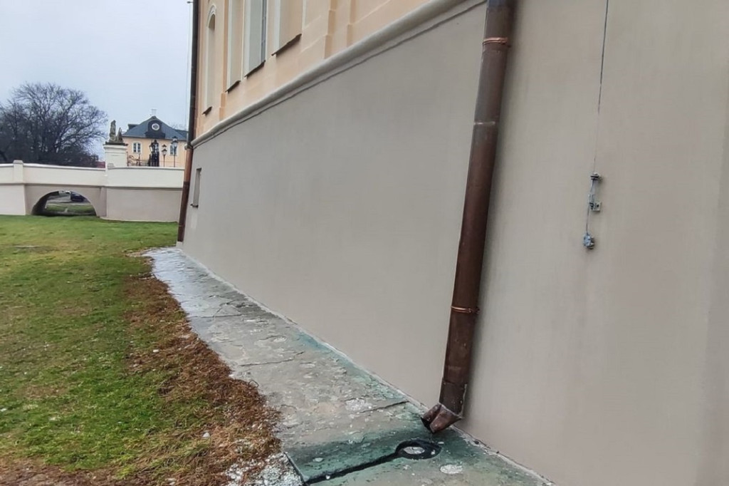 Kradzież rynien z pałacu