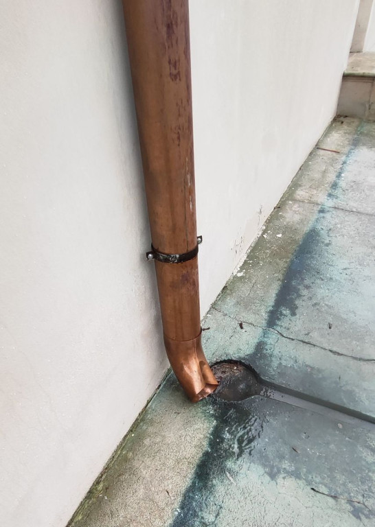 Kradzież rynien z pałacu