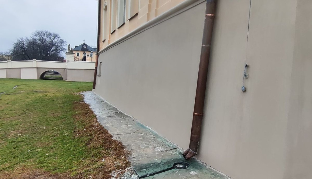 Kradzież rynien z pałacu