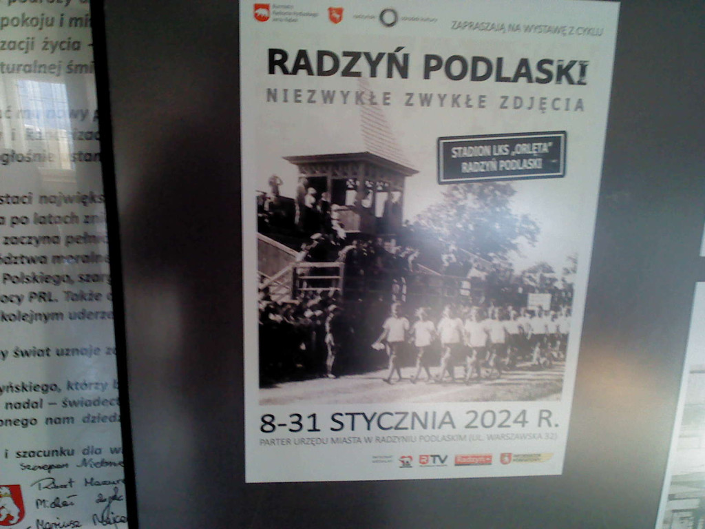 Wystawa starych zdjęć stadionu Orląt