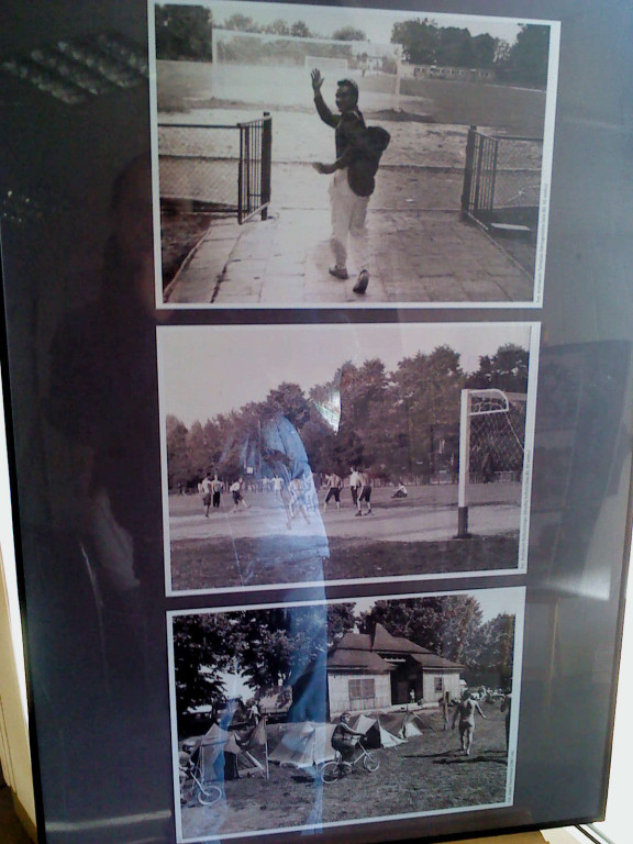 Wystawa starych zdjęć stadionu Orląt