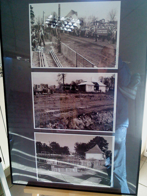 Wystawa starych zdjęć stadionu Orląt