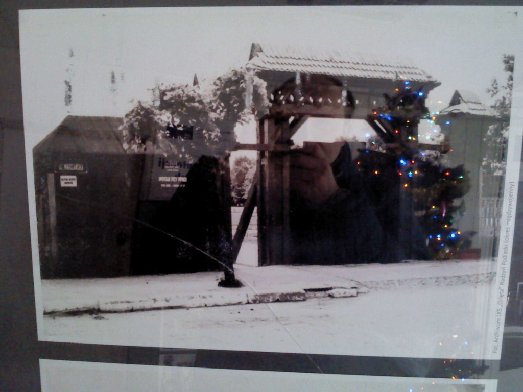 Wystawa starych zdjęć stadionu Orląt