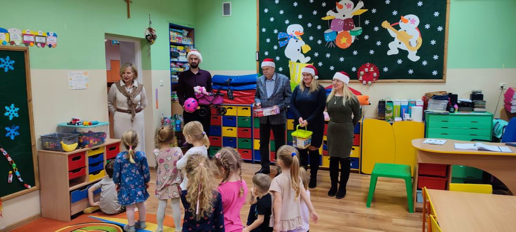 Wyposażenie sali i zabawki w ZS dzięki sołectwom