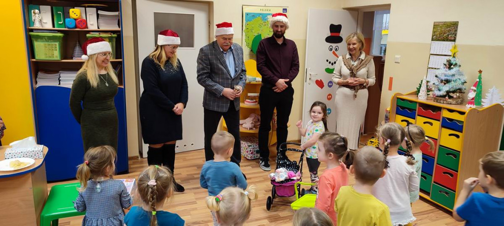 Wyposażenie sali i zabawki w ZS dzięki sołectwom