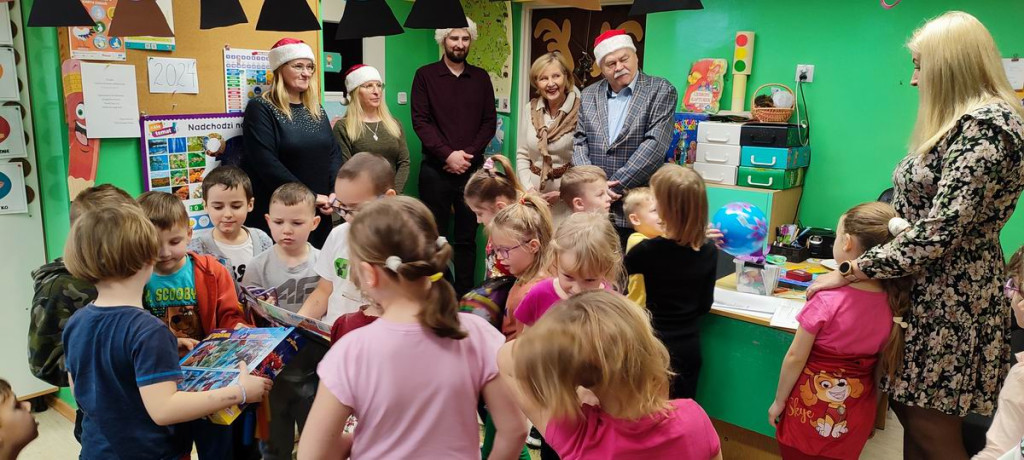 Wyposażenie sali i zabawki w ZS dzięki sołectwom