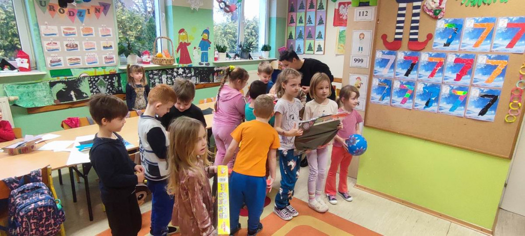 Wyposażenie sali i zabawki w ZS dzięki sołectwom