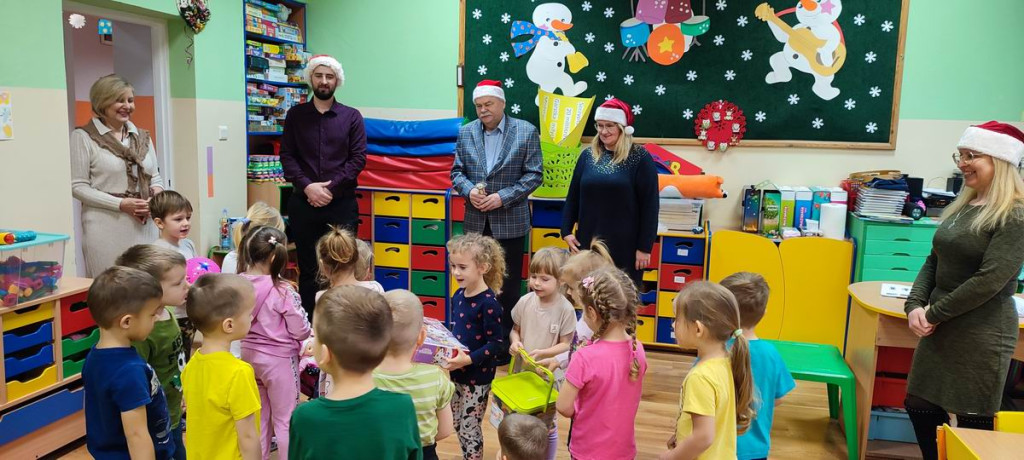 Wyposażenie sali i zabawki w ZS dzięki sołectwom