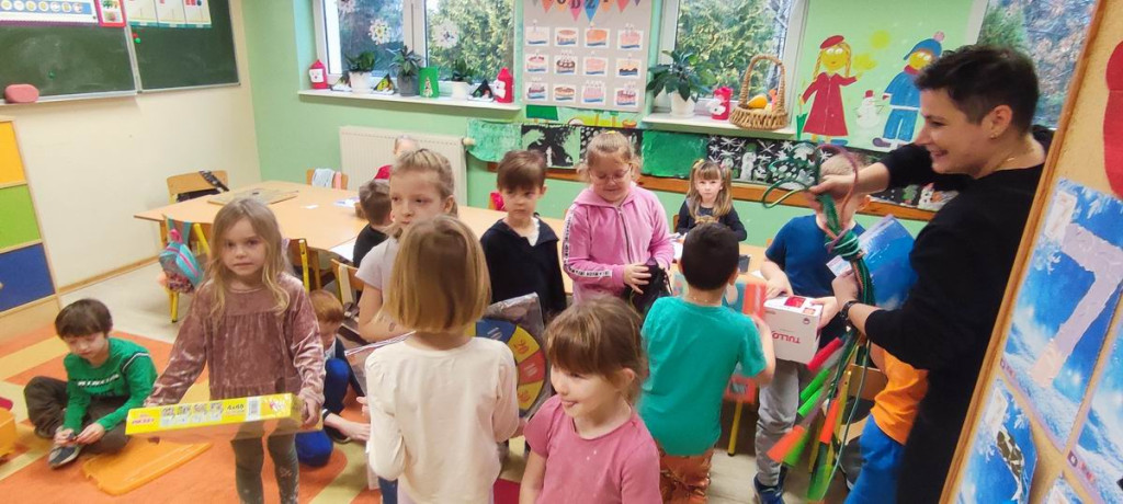 Wyposażenie sali i zabawki w ZS dzięki sołectwom