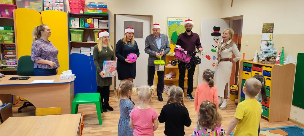 Wyposażenie sali i zabawki w ZS dzięki sołectwom