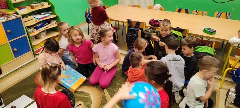 Wyposażenie sali i zabawki w ZS dzięki sołectwom