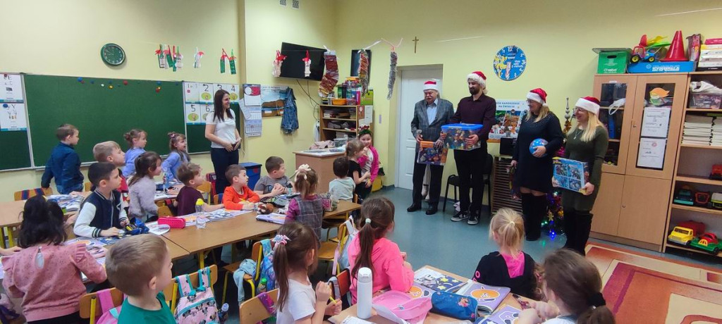 Wyposażenie sali i zabawki w ZS dzięki sołectwom