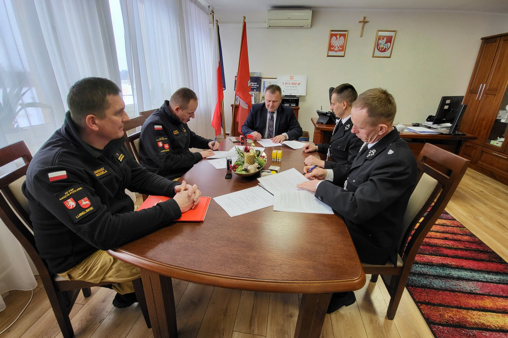 Podpisanie umowy w/s OSP z Domaszewnicy