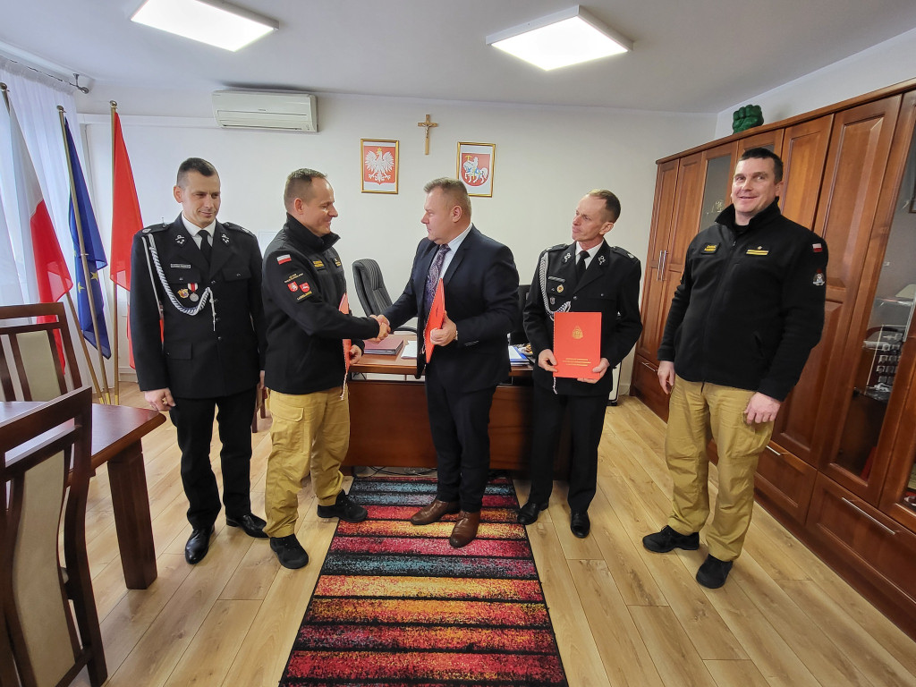 Podpisanie umowy w/s OSP z Domaszewnicy