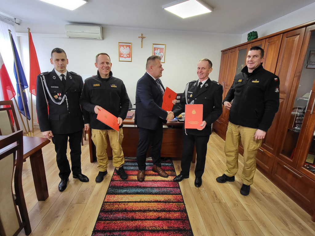 Podpisanie umowy w/s OSP z Domaszewnicy