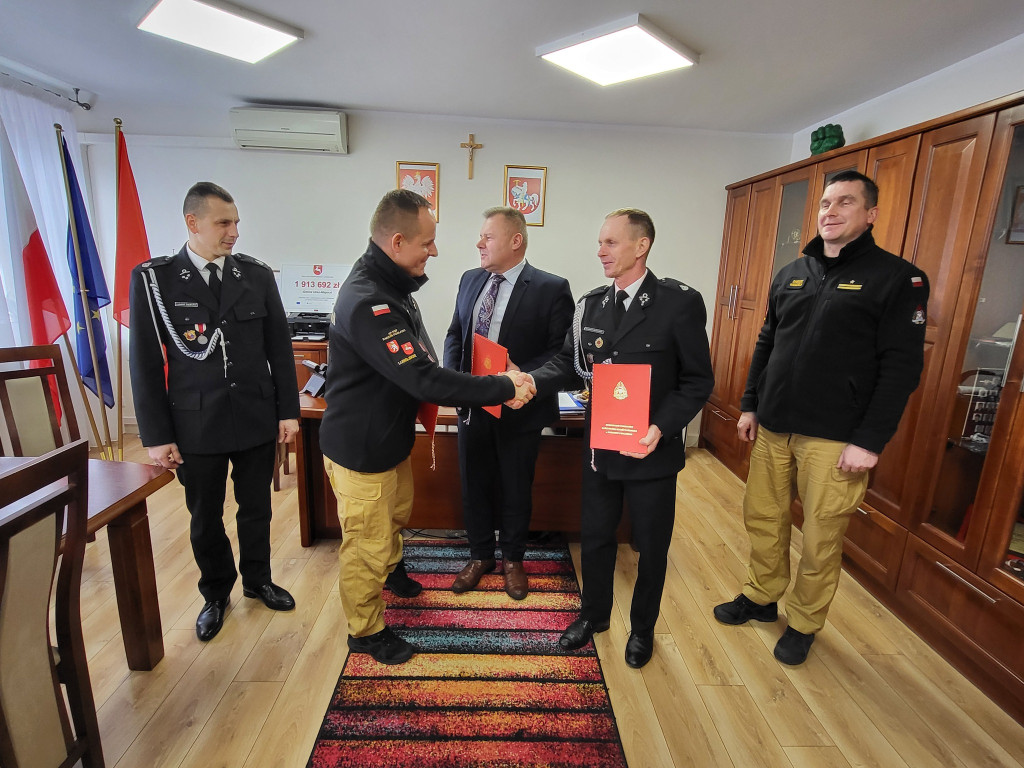 Podpisanie umowy w/s OSP z Domaszewnicy