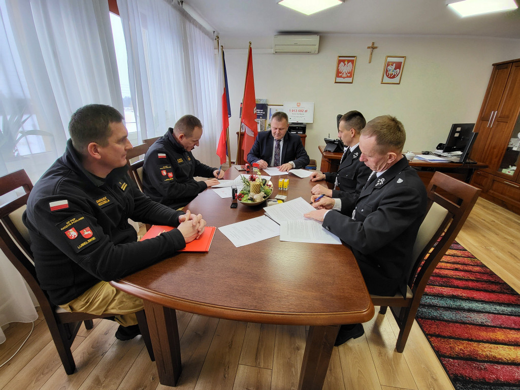 Podpisanie umowy w/s OSP z Domaszewnicy
