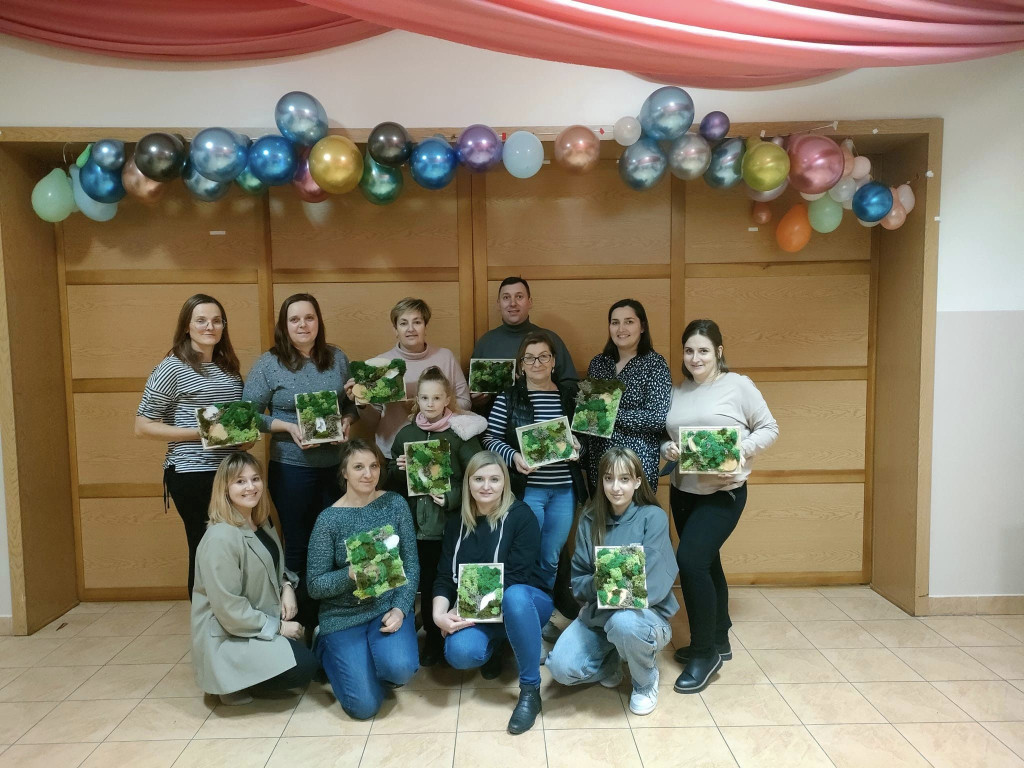 Warsztaty robienia obrazów z mchu w Bedlnie