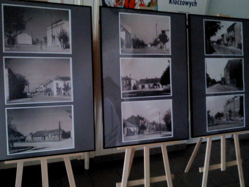 Wystawa starych zdjęć ul. Ostrowieckiej