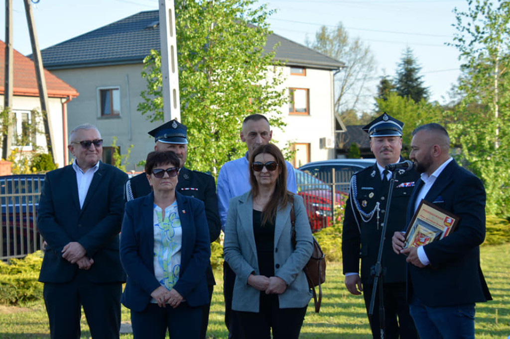 Przekazanie samochodu OSP w Brzostówcu