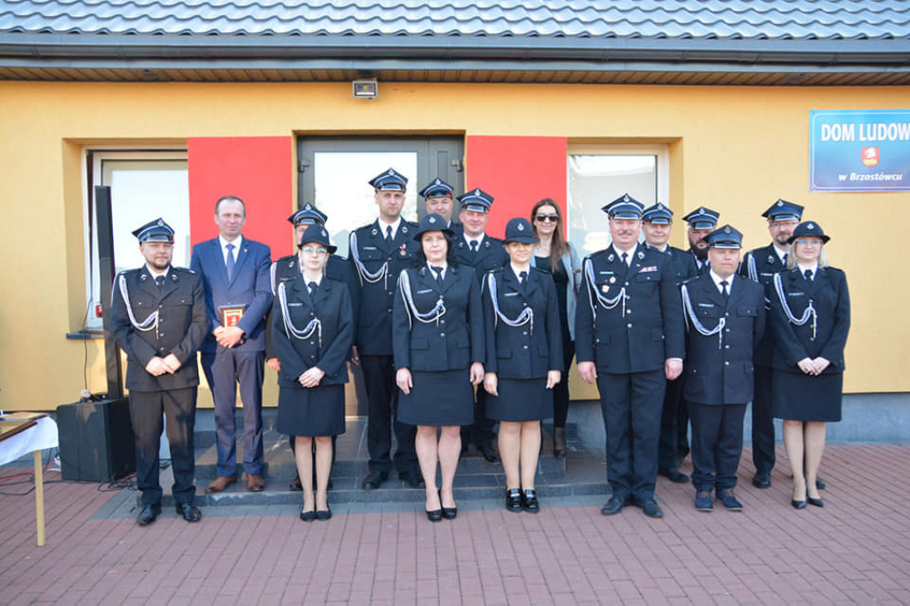 Przekazanie samochodu OSP w Brzostówcu