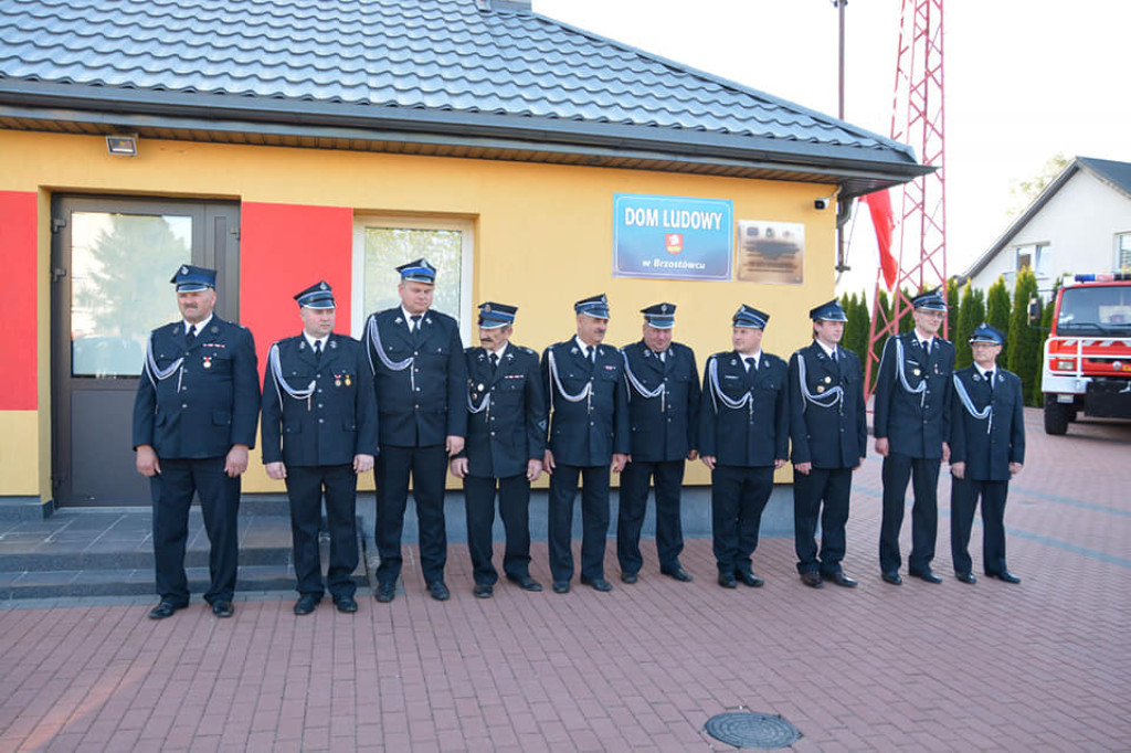 Przekazanie samochodu OSP w Brzostówcu
