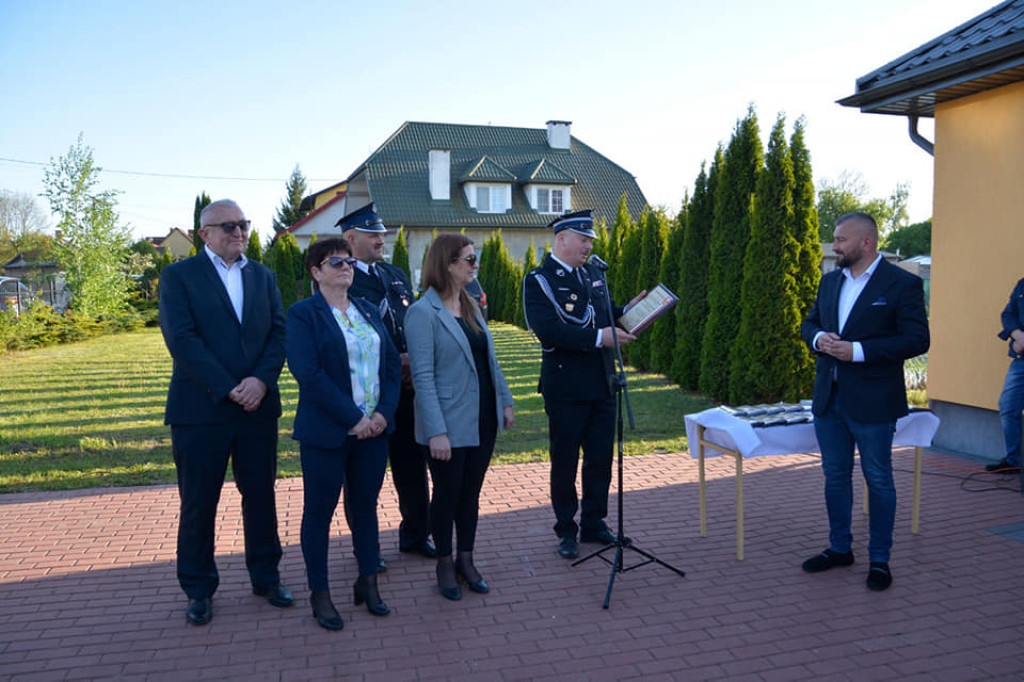 Przekazanie samochodu OSP w Brzostówcu