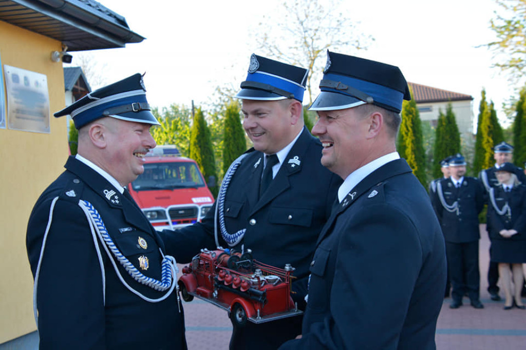 Przekazanie samochodu OSP w Brzostówcu