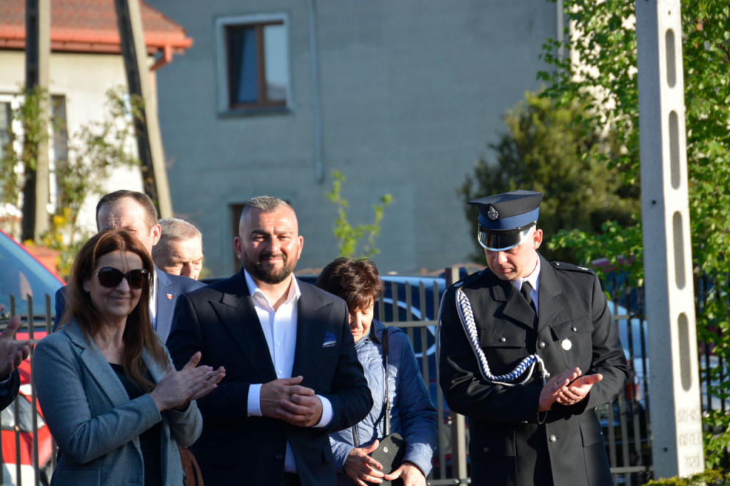 Przekazanie samochodu OSP w Brzostówcu