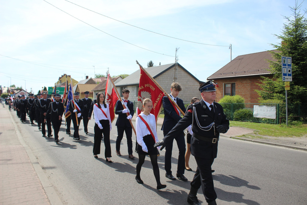 Obchody 3 maja i Dnia Strażaka w Komarówce
