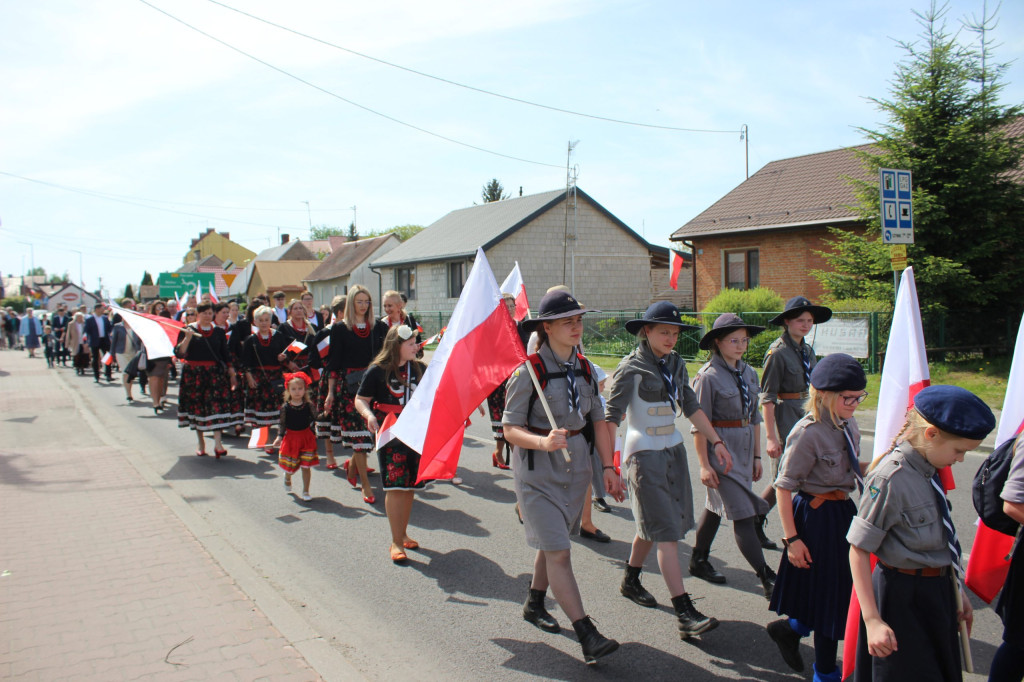 Obchody 3 maja i Dnia Strażaka w Komarówce
