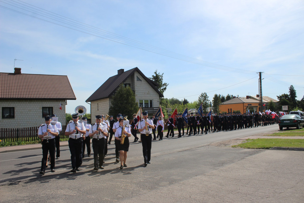 Obchody 3 maja i Dnia Strażaka w Komarówce