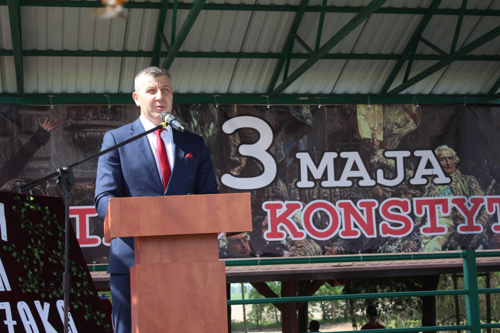 Obchody 3 maja i Dnia Strażaka w Komarówce
