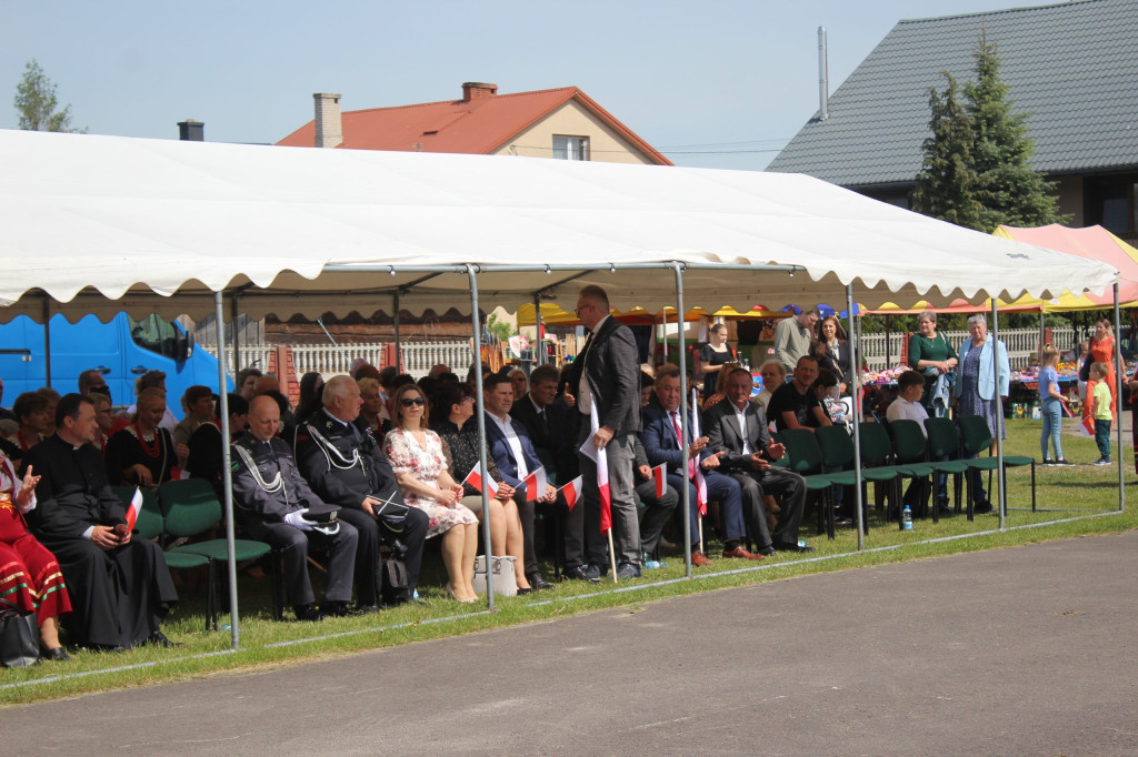Obchody 3 maja i Dnia Strażaka w Komarówce