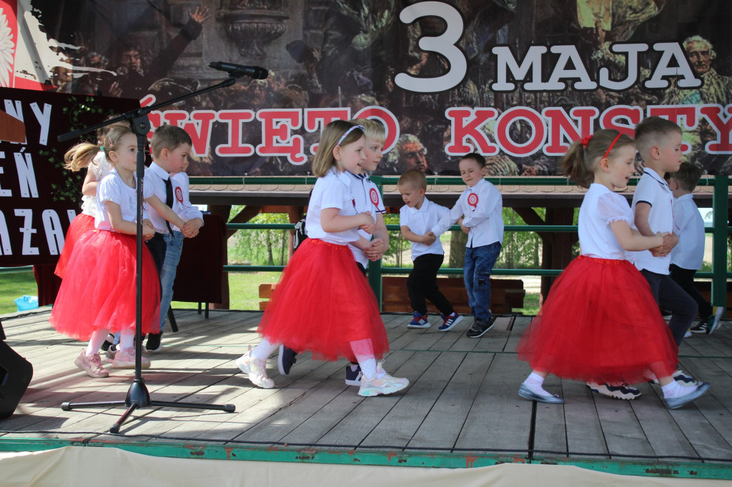 Obchody 3 maja i Dnia Strażaka w Komarówce